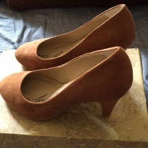 Chestnut brown heels !